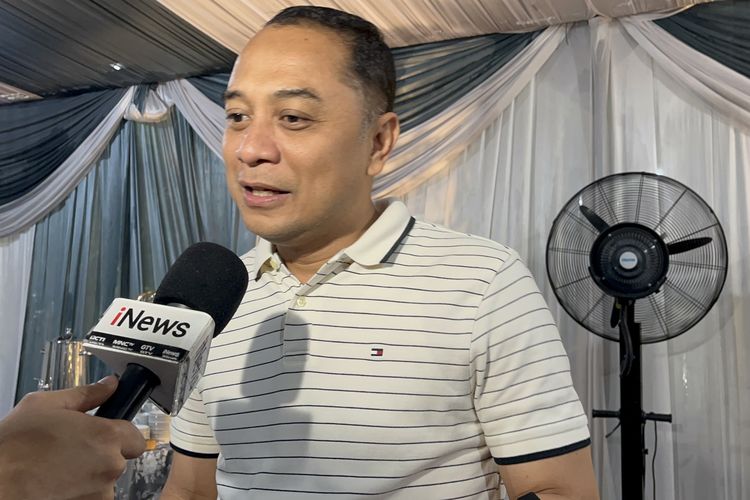 walikota Surabaya Eri Cahyadi saat ditemui awak media di malam puncak Konser HJKS 732 di Surabaya Expo Center, Sabtu (31/5/2025).