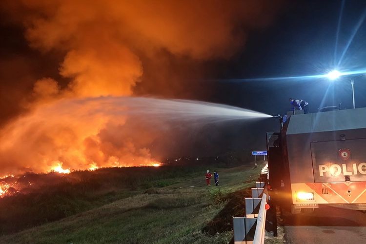 Karhutla di Sekitar Tol Palindra Belum Usai, Water Tank Disiagakan