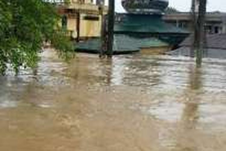 Banjir yang merendam hampir seluruh wilayah Kota Medan dan daerah seperti Kabupaten Deli Serdang dan Binjai