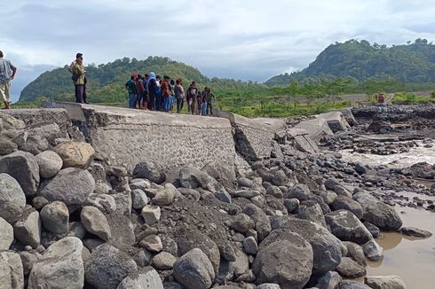 Dampak Tanggul di Desa Bago Lumajang Jebol, Warga Geruduk Perusahaan Penambang Pasir