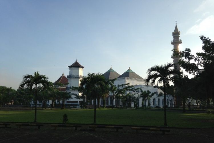 Masjid Agung Palembang dibangun pada masa Kesultanan Palembang Darussalam dalam pemerintahan Sultan Mahmud Badaruddin I selama 10 tahun (1738-1748 M).
