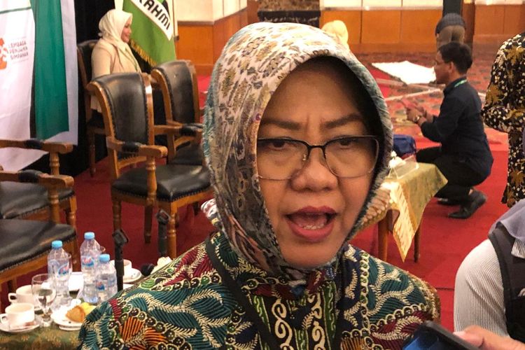 Pengamat politik Lembaga Ilmu Pengetahuan Indonesia (LIPI) Siti Zuhro saat ditemui dalam acara seminar Korps Alumni Mahasiswa Islam (KAHMI) di Hotel Sahid, Jakarta, Rabu (16/10/2019). 