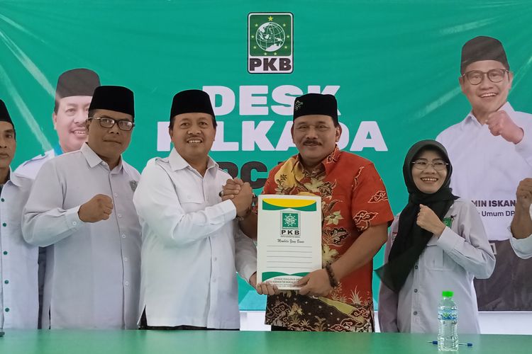 Mantan Bupati Nganjuk, Marhaen Djumadi, secara resmi mendaftar sebagai Bacabup Nganjuk untuk Pilkada 2024 ke DPC PKB Kabupaten Nganjuk, Jumat (17/5/2024)