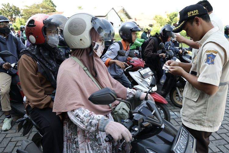 Operasi Pajak Kendaraan di Surabaya, Warga Bisa Bayar Kewajiban di Lokasi