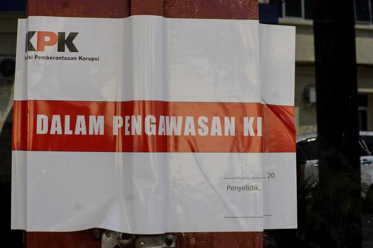 Kantor Dinas Pekerjaan Umum dan Penataan Ruang (PUPR) yang berada di Jalan Kolonel Wahid Udin, Serasan Jaya, Kecamatan Sekayu, Kabupaten Musi Banyuasin (Muba), Sumatera Selatan yang disegel oleh penyidik Komisi Pemberantasan Korupsi (KPK).