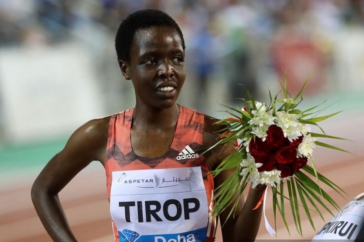 Pemegang rekor pelari jarak jauh Kenya, Agnes Tirop, ditemukan tewas pada 13 Oktober 2021 dengan luka tusuk di perutnya dalam dugaan pembunuhan, kata pejabat atletik. 