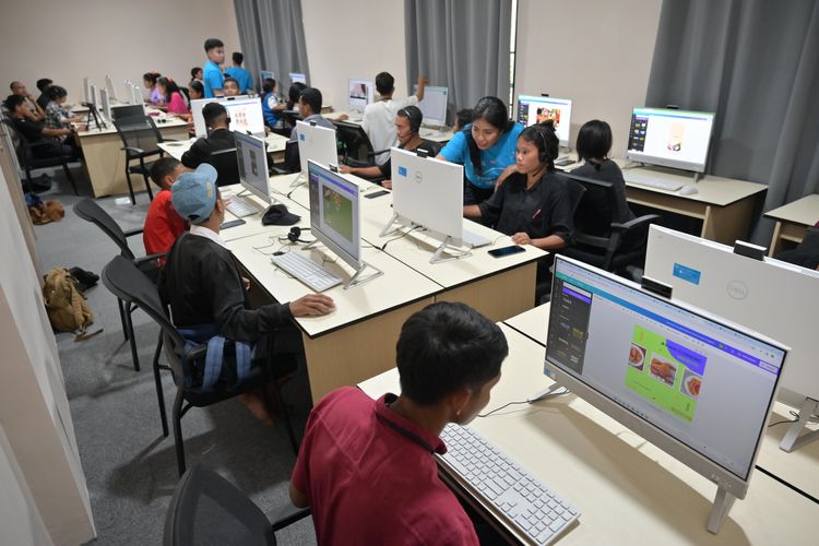 Kegiatan pelatihan Skills for Inclusive Digital Participation (SIDP) dari British Council bermitra dengan Yayasan Sumba Cendekia Bestari di Kabupaten Sumba Barat, Provinsi Nusa Tenggara Timur, pada Januari 2024.