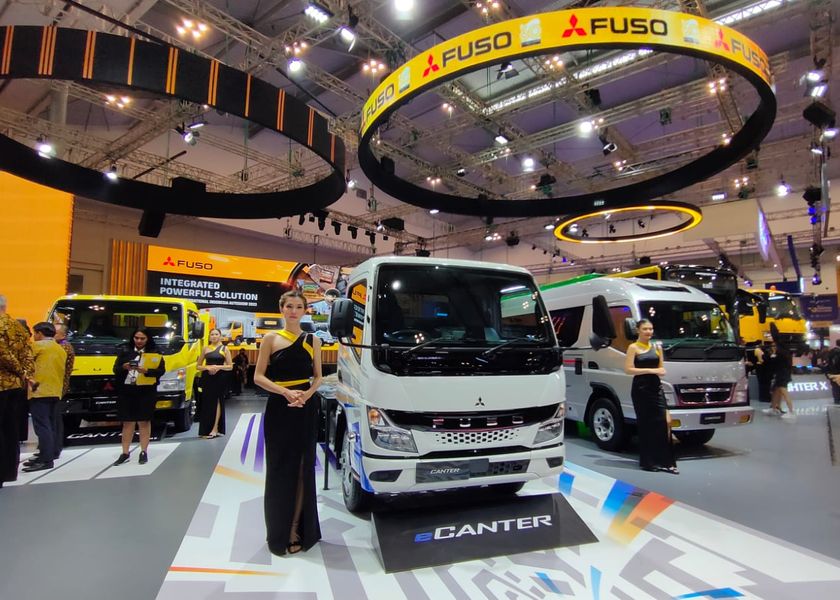 Fuso Sabet Booth Kendaraan Niaga Terbaik GIIAS 2023