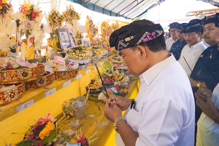 Pemerintah Kabupaten (Pemkab) Jembrana menggelar upacara pengabenan terhadap kerangka manusia prasejarah atau manusia purba di Museum Purbakala Gilimanuk, Rabu (31/1/2024).
