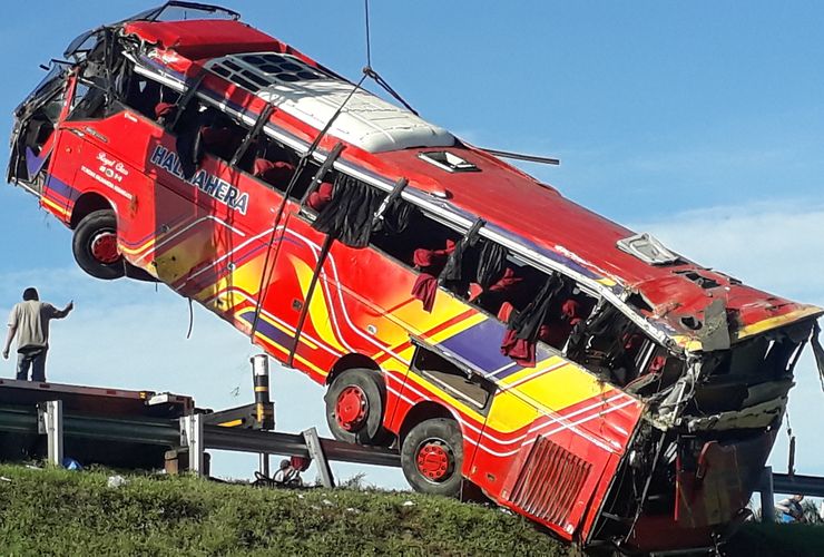BERITA FOTO: Evakuasi Kecelakaan Bus Halmahera, 4 Penumpang Meninggal Dunia