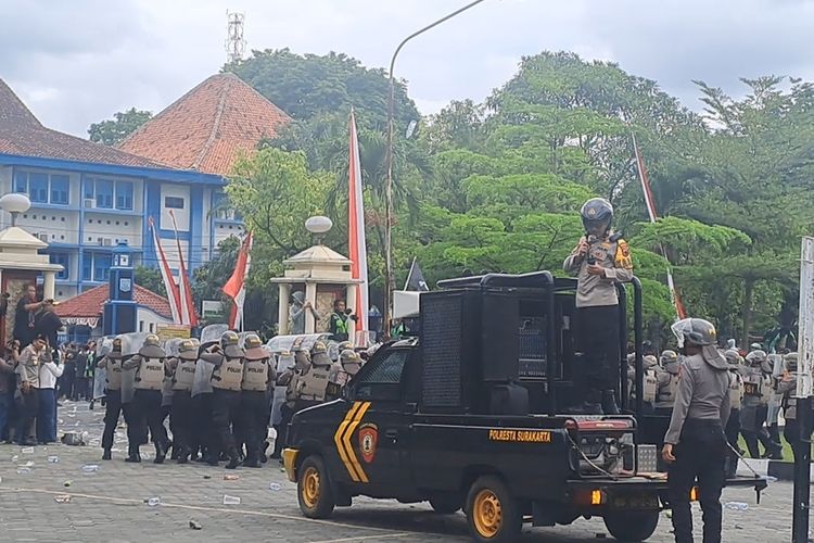 Kericuhan terjadi di Mako Brimob Batalyon C Kota Solo, Jawa Tengah (Jateng), pada Jumat (29/8/2025).