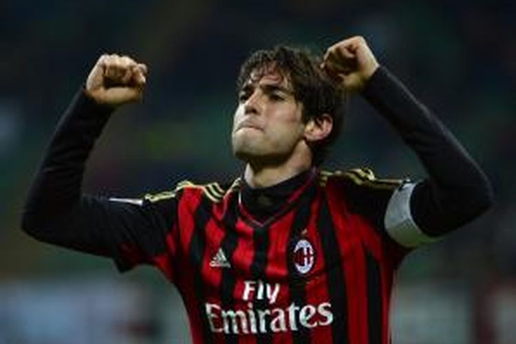 Gelandang AC Milan, Ricardo Kaka, merayakan salah satu dari dua golnya ke gawang Chievo Verona, pada pertandingan Serie-A, di San Siro, Sabtu (29/3/2014).