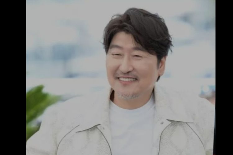 Aktor Song Kang Ho menciptakan sejarah bagi perfilman Korea lewat penghargaan Cannes Film Festival 2022.