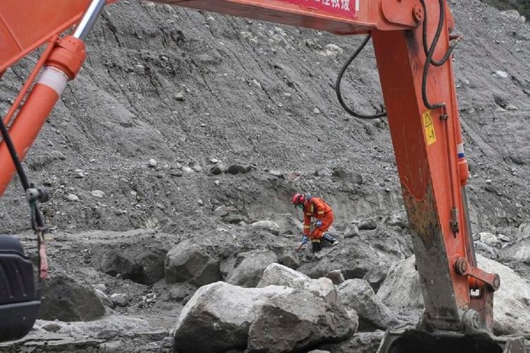 Gletser Runtuh Nepal Picu Longsor Mematikan di China: 43 Tewas, 519 Hilang