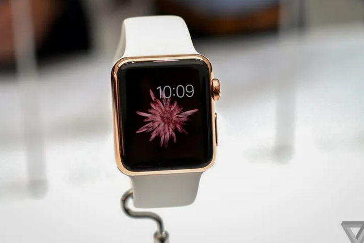 Apple Watch generasi pertama berlapis emas 18 karat.