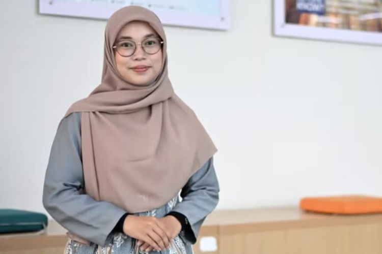Cerita Aulia, Anak Penjual Es Jadi Lulusan Terbaik IPB University
