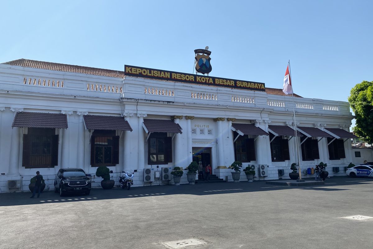 Mapolrestabes Surabaya