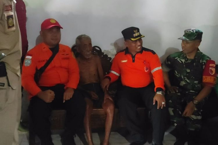 DITEMUKAN-Kakek Boimin (68) ditemukan setelah enam hari menghilang di hutan. Warga Desa Mruwak, Kecamatan Dagangan itu ditemukan di hutan Tameng, Desa Bodag, Kecamatan Kare, Kabupaten Madiun, Jawa Timur, Kamis (18/8/2022).
