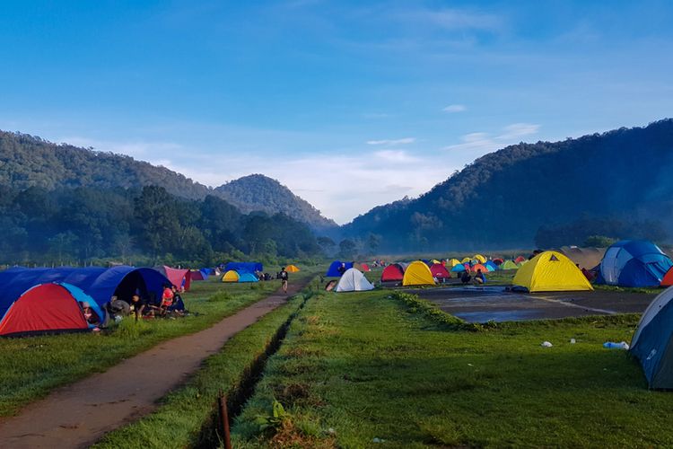 Suasana pagi berkemah di Ranca Upas.