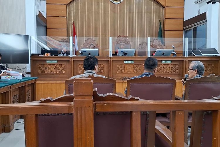 Suasana ruang sidang kasus kepemilikan senjata api (senpi) ilegal dengan terdakwa Mahendra Dito Sampurna alias Dito Mahendra di PN Jaksel pada Selasa (20/2/2024).