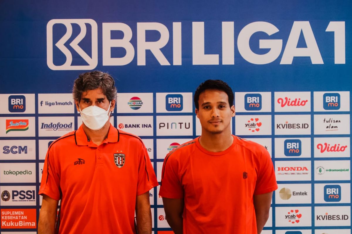 Jelang laga pekan 7 Liga 1 2022-2023 melawan Persik Kediri, pelatih Bali United Stefano Cugurra dan pemain Mohammad Ridho melaksanakan konferensi pers di Hotel Grand Livio Kuta, Jumat (26/8/2022) siang.