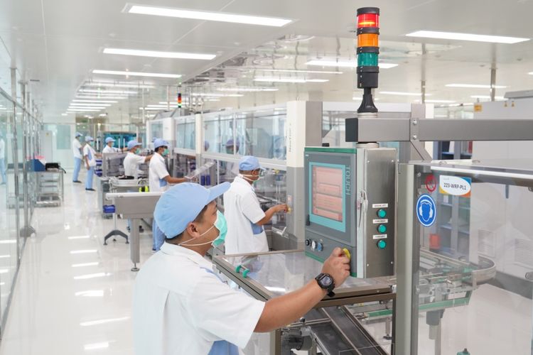 Indovac merupakan vaksin Covid-19 pertama yang merupakan produk dalam negeri buatan Bio Farma yang mendapatkan EUA.