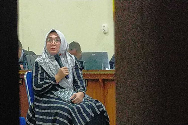 Kepala Poliklinik Unila Evi Kurniawati saat menjadi saksi sidang suap Unila di Pengadilan Tipikor Tanjung Karang, Selasa (14/2/2023).