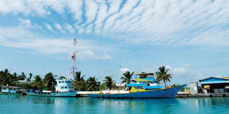 Maladewa, negara kepulauan di wilayah selatan Asia, menjadikan keindahan alam dan kekayaan laut sebagai daya tarik wisata. Sejak 1970-an, wisata menjadi sumber penghasilan utama negara tersebut. 