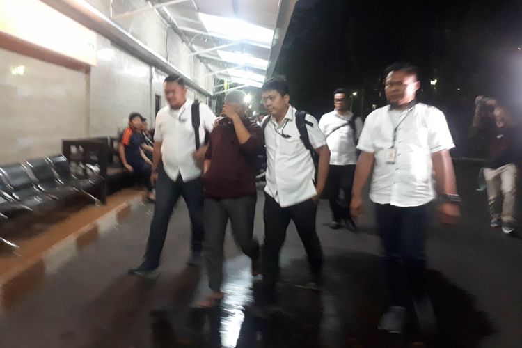 Tersangka berinisial HS (25) yang mengancam memenggal Presiden Joko Widodo ditahan di Polda Metro Jaya.