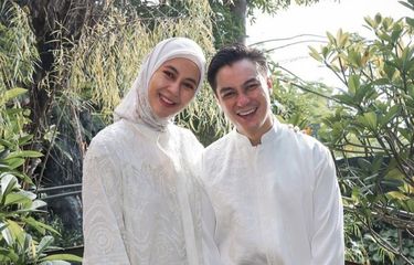 Potret aktor Baim Wong bersama sang istri Paula Verhoeven pada momen Lebaran 2024.