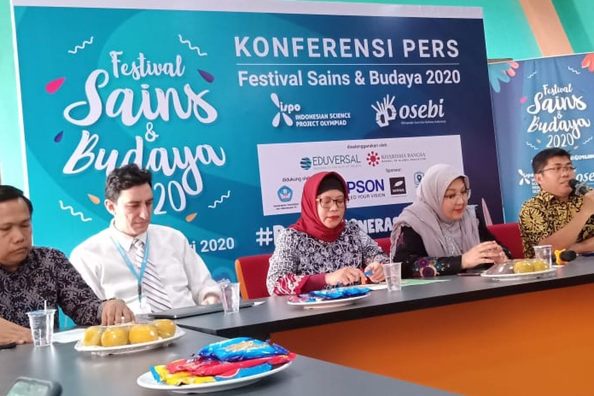 Konferensi pers Festival Sains dan Budaya 2020: Bangun Generasi Gemilang yang digelar pada 15 Februari 2020 di Sekolah Kharisma Bangsa, Tangerang Selatan. Festival Sains dan Budaya (FSB) 2020 merupakan penggabungan antara kompetisi ISPO (Indonesian Science Project Olimpad) dan OSEBI (Olimpiade Seni dan Bahasa Indonesia) yang akan berlangsung 21-23 Februari 2020 di Sekolah Kharisma Bangsa, Tangerang Selatan.