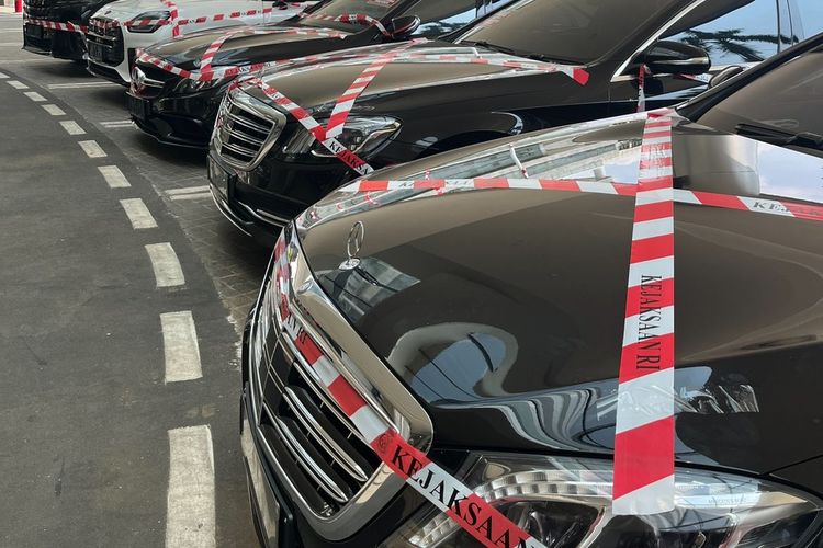 Deretan mobil Riza Chalid yang disita Kejagung, Alphard, Mercedez, Mini Cooper