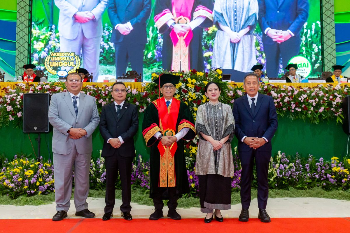 Puan Maharani saat menghadiri pengukuhan Wakil Ketua DPR Adies Kadir sebagai Profesor Kehormatan Bidang Hukum di Universitas Islam Sultan Agung (Unissula), Semarang, Jawa Tengah, Sabtu (29/11/2025).