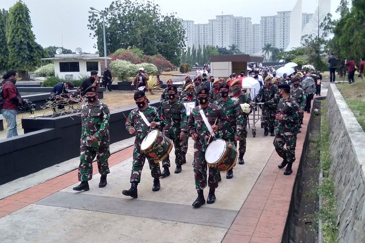 Jenazah Jakob Oetama tiba di TMP Kalibata, Jakarta Selatan, Kamis (10/9/2020)