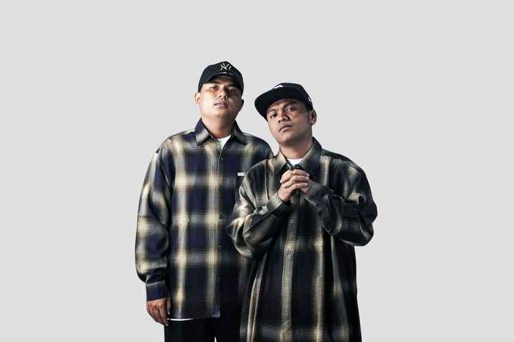Duo hiphop dangdut asal Yogyakarta, NDX AKA, merilis lagu barunya berjudul Pelaku Macak Korban, Jumat (8/9/2023).