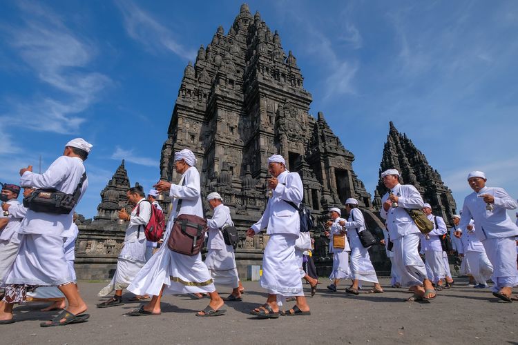Apa Saja Ritual Waisak? Ini 10 Tradisi Penting Umat Buddha