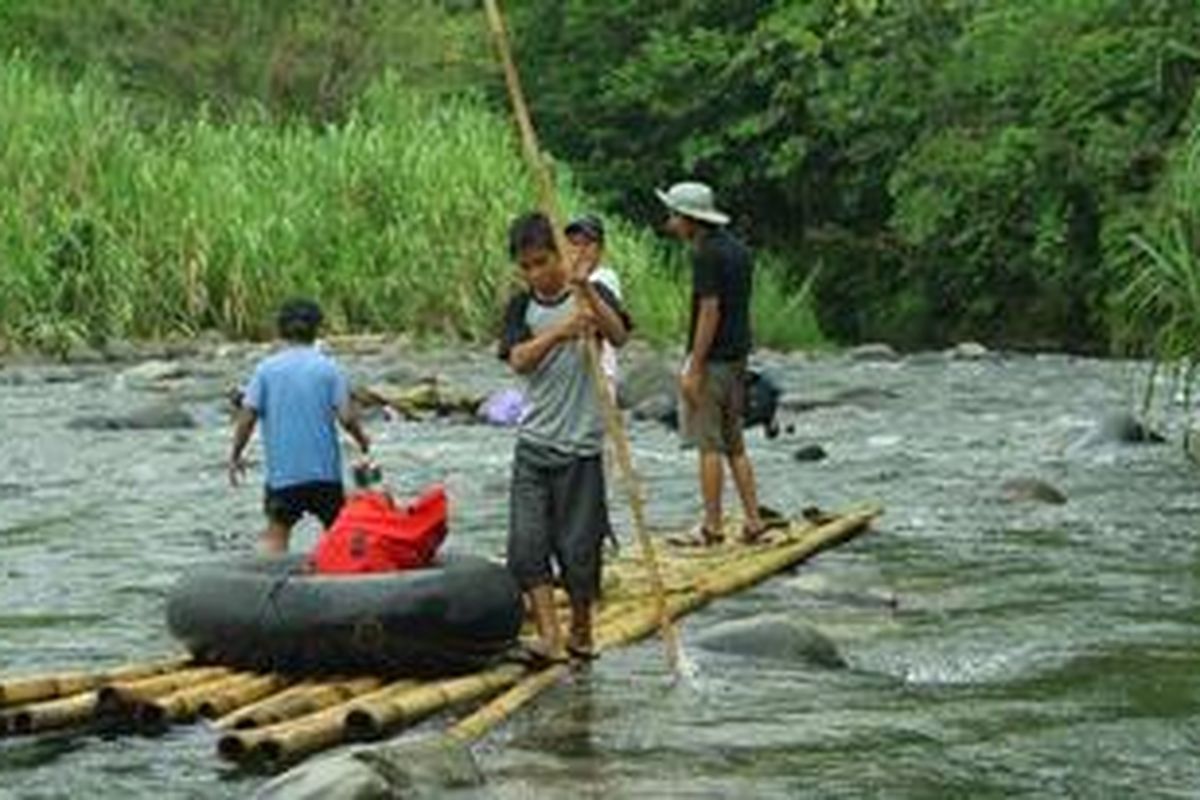Lanting di Sungai Amandit, Hulu Sungai Selatan, Kalimantan Selatan.