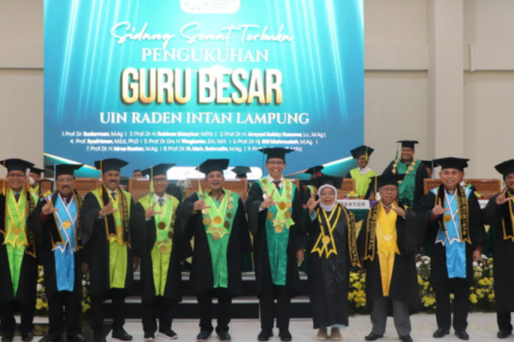 Universitas Islam Negeri (UIN) Raden Intan Lampung (RIL) mengukuhkan 9 dosen menjadi guru besar pada Sabtu (7/10/2023).
