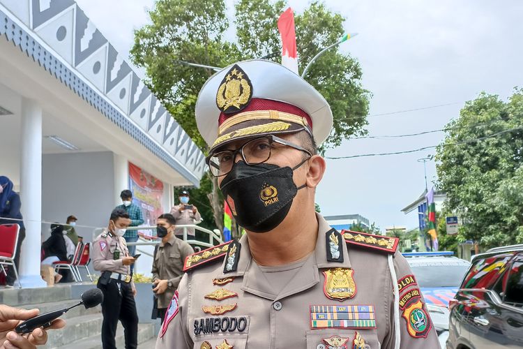 Dirlantas Polda Metro Jaya Kombes Sambodo Purnomo Yogo saat ditemui wartawan di Alun-Alun M.Hasibuan Kota Bekasi, Rabu (23/2/2022).(KOMPAS.com/ Joy Andre T)