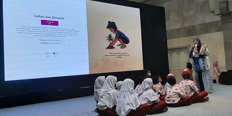 Pembacaan salah satu buku cerita bergambar Becoming a Changemaker yang diluncurkan pada perhelatan Indonesia International Book Fair, Jakarta Convention Center, Senayan, Jakarta, Minggu (13/11/2022).
