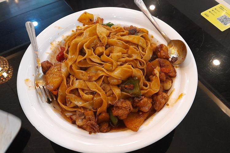 Da pan ji ban mian, mie ayam spesial di Resto Sulaiman.