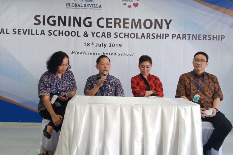 Konferensi Pers Program Beasiswa Global Sevilla dan YCAB di Global Sevilla School Puri Indah, Jakarta (18/7/2019).