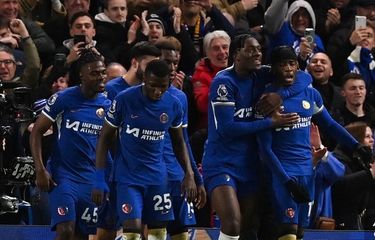 Para pemain Chelsea merayakan gol Nonik Madueke ke gawang Crystal Palace pada laga lanjutan pekan ke-19 Premier League di Stamford Bridge, Kamis (28/12/2023) din hari WIB. Artikel ini berisi link live streaming Chelsea vs Preston North End di Piala FA.