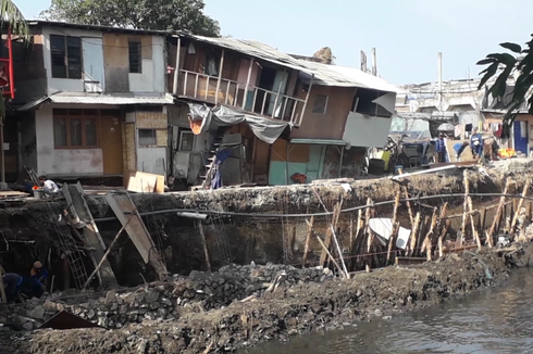 Penampakan Rumah yang Ambles di Pademangan