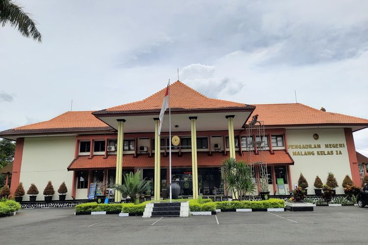 Suasana di Pengadilan Negeri Kelas 1A Malang saat ditutup akibat Covid-19, Selasa (15/12/2020).