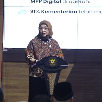 Menteri Pendayagunaan Aparatur Negara dan Reformasi Birokrasi (Menpan RB) Rini Widyantini dalam kegiatan Rapat Koordinasi Kebijakan RB 2025-2029 dan Pengumuman Hasil Evaluasi Indeks RB Tahun 2024 di Kantor Kemenpan RB, Jakarta, Rabu (30/4/2025).
