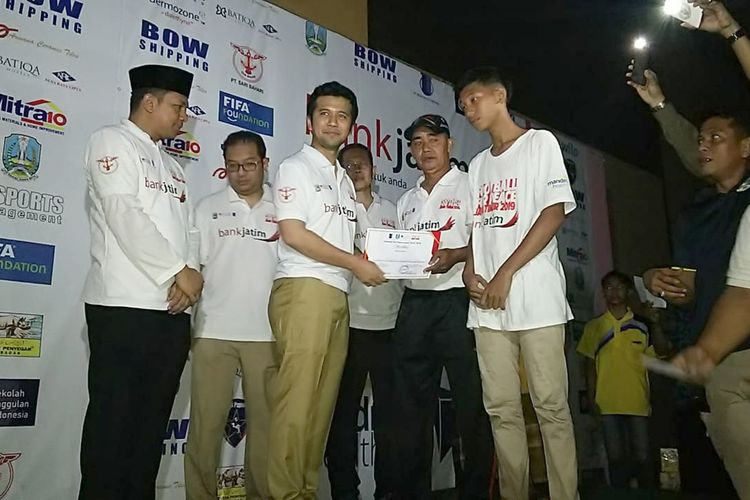 Wakil Gubernur Jawa Timur, Emil Elestianto Dardak, saat penutupan Football for Peace di Pesantren Darul Ulum Rejoso Kabupaten Jombang Jawa Timur, Senin (1/4/2019) petang.