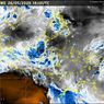 Beredar Citra Satelit Massa Udara Dingin dan Kering Dekati Indonesia, Apa Kata BMKG?