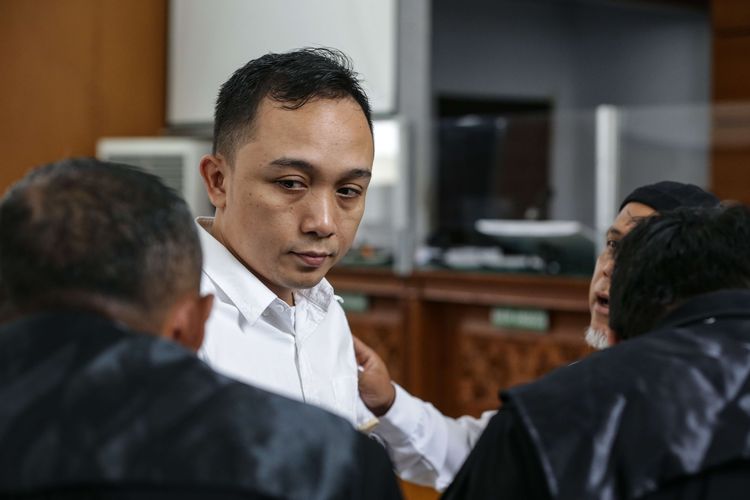 Terdakwa kasus pembunuhan berencana Brigadir Nofriansyah Yosua Hutabarat atau Brigadir J, Ricky Rizal menjalani sidang pembacaan pleidoi atau nota pembelaan di Pengadilan Negeri Jakarta Selatan, Jakarta, Selasa (24/1/2023).