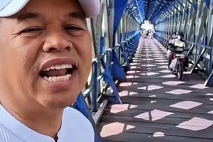 Usai Pungli Dihapus, Dedi Mulyadi Pastikan Motor Bisa Berpapasan dengan Aman di Jembatan Cirahong